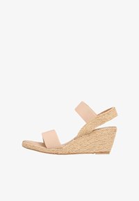 Valitud, beige