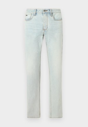Jasnoniebieskie jeansy denimowe o prostym kroju, z pięcioma kieszeniami i subtelnymi przetarciami, z kontrastowymi przeszyciami i zapięciem na guzik.