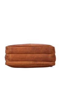 Borsa a spalla in pelle marrone, caratterizzata da una forma rettangolare con sezioni stratificate, texture liscia e dettagli di cucitura sottili.