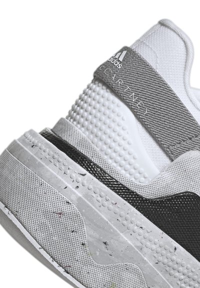 adidas by Stella McCartney ADIDAS BY STELLA MCCARTNEY EARTHLIGHT MESH - Road running shoes - cloud white/dove grey/core black