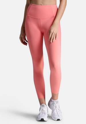 Leggings a vita alta, aderenti, di un brillante colore corallo, realizzati in un tessuto elastico e morbido, perfetti per l'abbigliamento sportivo.