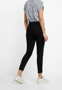 Abercrombie & Fitch Vaqueros pitillo - black denim