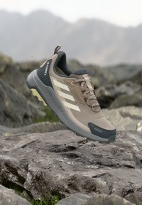 Non sélectionné, chalky brown/white/grey six