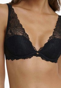 ESOTIQ - Biustonosz z trójkątną miseczką