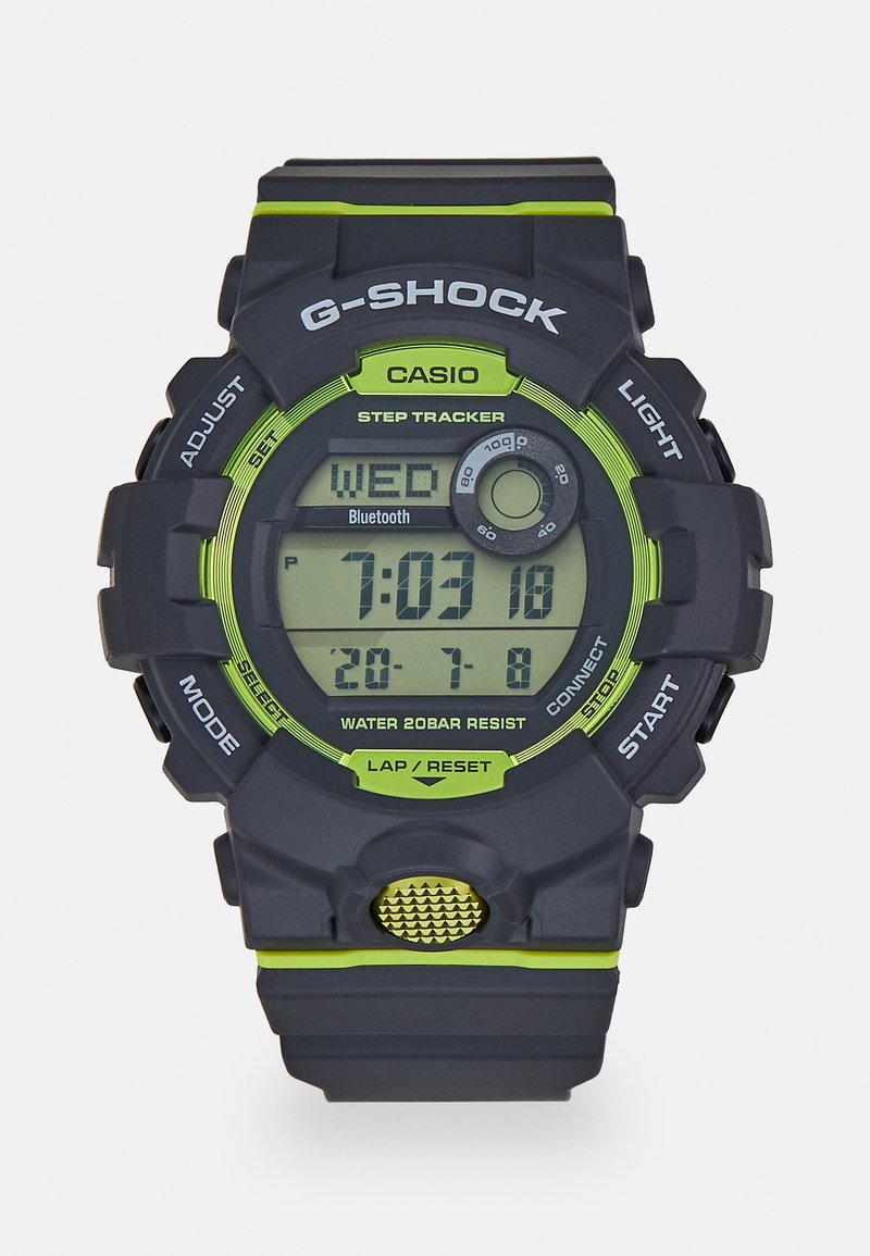 G-SHOCK Digitaluhr mit einem schwarzen und neongrünen Design, ausgestattet mit einem Schrittzähler, Bluetooth und einem wasserfesten Gehäuse, runden Tasten.