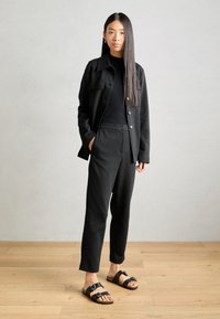 Marc O'Polo MEDIUM WAIST SLIM LEG ANKLE LENGTH LOOK - Hlače - black