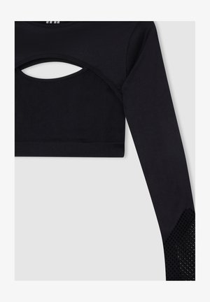 Czarny crop top z długim rękawem, wykonany z elastycznego materiału, z wycięciem z przodu i teksturowanym siateczkowym akcentem na rękawie.