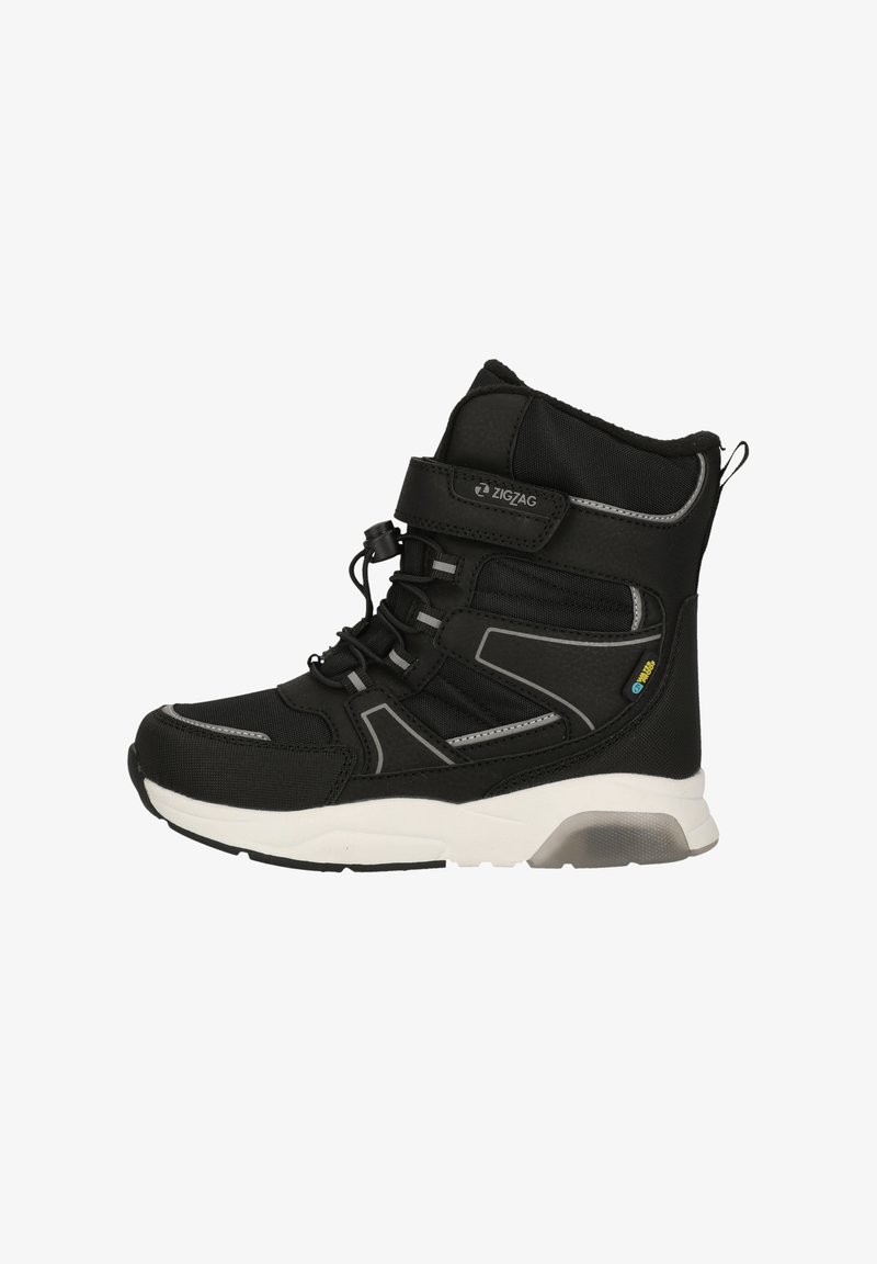 Schwarze High-Top-Schuhe aus synthetischem Material, mit strukturiertem Finish, grauen Akzenten und einer weißen Gummisohle. Mit verstellbarem Riemen und Schnürsenkeln.