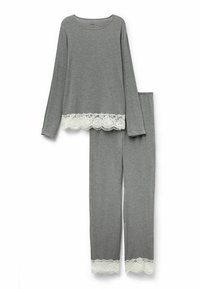 Conjunto de top de manga larga gris y pantalones a juego. El top presenta un borde de encaje en el dobladillo. La tela parece suave y elástica.