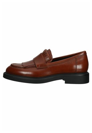 Brun læderloafer med sort sål, med frynser og remdetalje over toppen, vist i sideprofil.