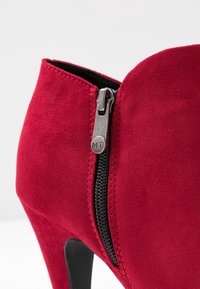 Marco Tozzi Botines de tacón - red