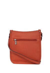 Borsa a tracolla in pelle arancione con una superficie liscia, una tasca frontale con zip e una tracolla regolabile di colore marrone scuro. Forma rettangolare semplice.
