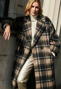 Next LONGLINE CHECK  - Klasický kabát - brown