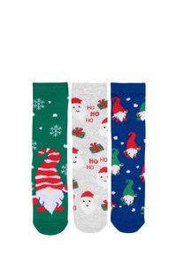 Tre paia di calzini con design festivi: verde con fiocchi di neve e un gnometto, grigio con volti di Babbo Natale e regali, blu con gnomi e fiocchi di neve.