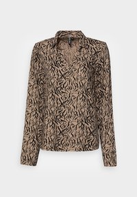 Blusa a maniche lunghe in tessuto beige con motivo a strisce di tigre nere, dotata di colletto e scollatura a V. Texture liscia.