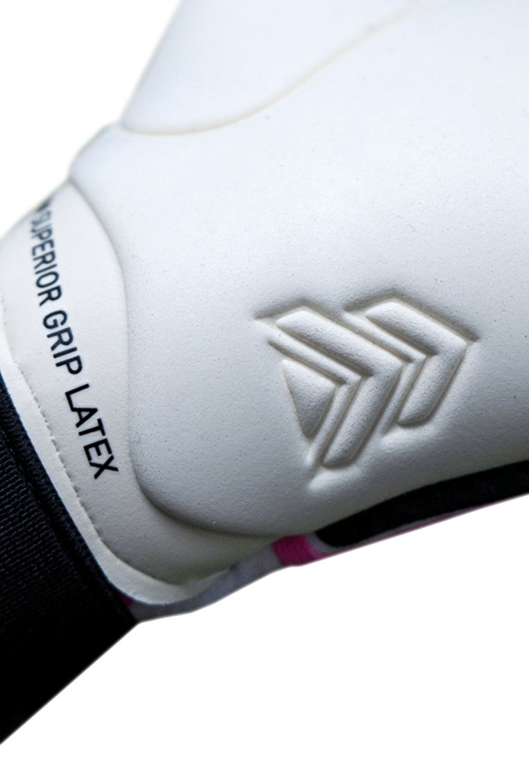 Guanto da portiere in lattice bianco con testo in rilievo "Superior Grip Latex", fascia nera per il polso e dettaglio colorato al polsino.