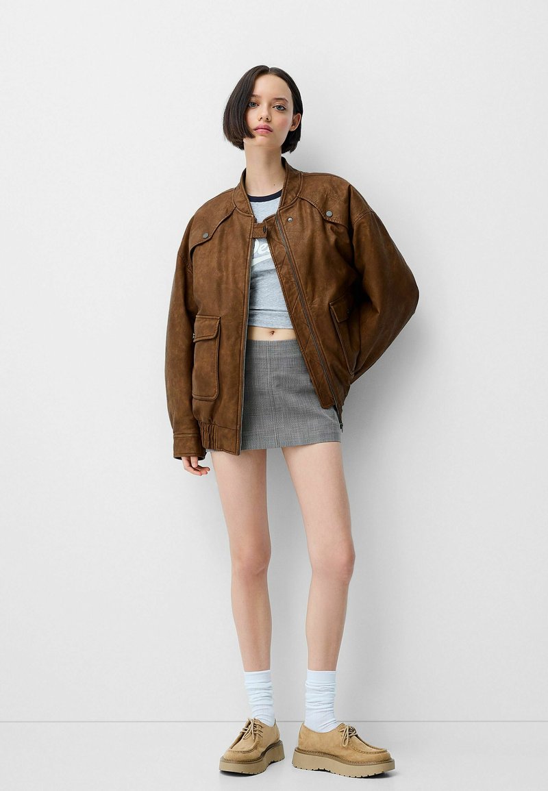 Bershka Imitatieleren jas donkerbruin