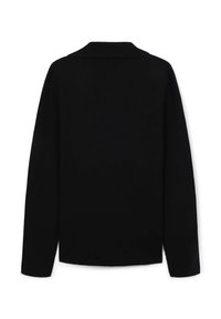 Schwarzer langärmeliger Pullover mit flachem Kragen, von hinten auf einem weißen Hintergrund gezeigt.