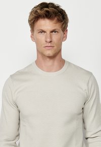 Koroshi Vesta - crudo off white