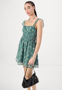 Hollister Co. SAIDIE MIDI DRESS - Dnevna obleka - chestnut