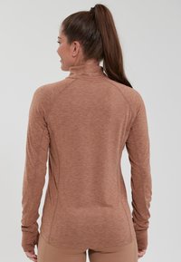 Endurance FUNKTIONS CANNA PERFORMANCE - Langærmet T-shirt - bruin