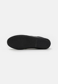 Pier One Sapatilhas - black