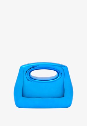 Kék műanyag kézitáska ovális vágott füllel, sima textúrával és téglalap alakú kivitelben, fényes felülettel.