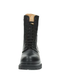 Stivali in pelle nera stringati con una robusta soletta in gomma, punta rotonda e collo a contrasto color tan, dotati di occhielli in metallo e accenti testurizzati.