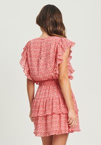 TUSSAH BETH - Dnevna haljina - plisse floral