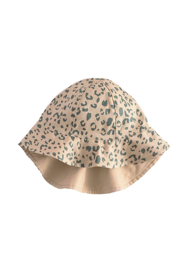 Chapeau seau en coton beige avec imprimé léopard vert, large bord et tissu texturé. Conçu avec une couronne arrondie et des détails cousus.