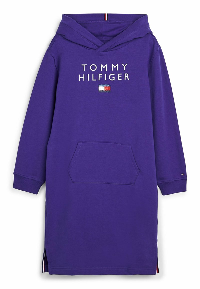 Fialové šaty s kapucí vyrobené z bavlněné směsi, s přední kapsou, bočními rozparky a vyraženým textem "TOMMY HILFIGER" spolu s logem.