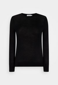 Czarny sweter dzianinowy z długim rękawem, okrągły dekolt, dopasowany fason, lekka tekstura, bez widocznych wzorów ani akcentów, oznaczony marką Calvin Klein.