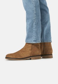FRED MARTIN COLLECTION SOTOGRANDE - Botines - camel suede