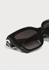 COACH Päikeseprillid - black