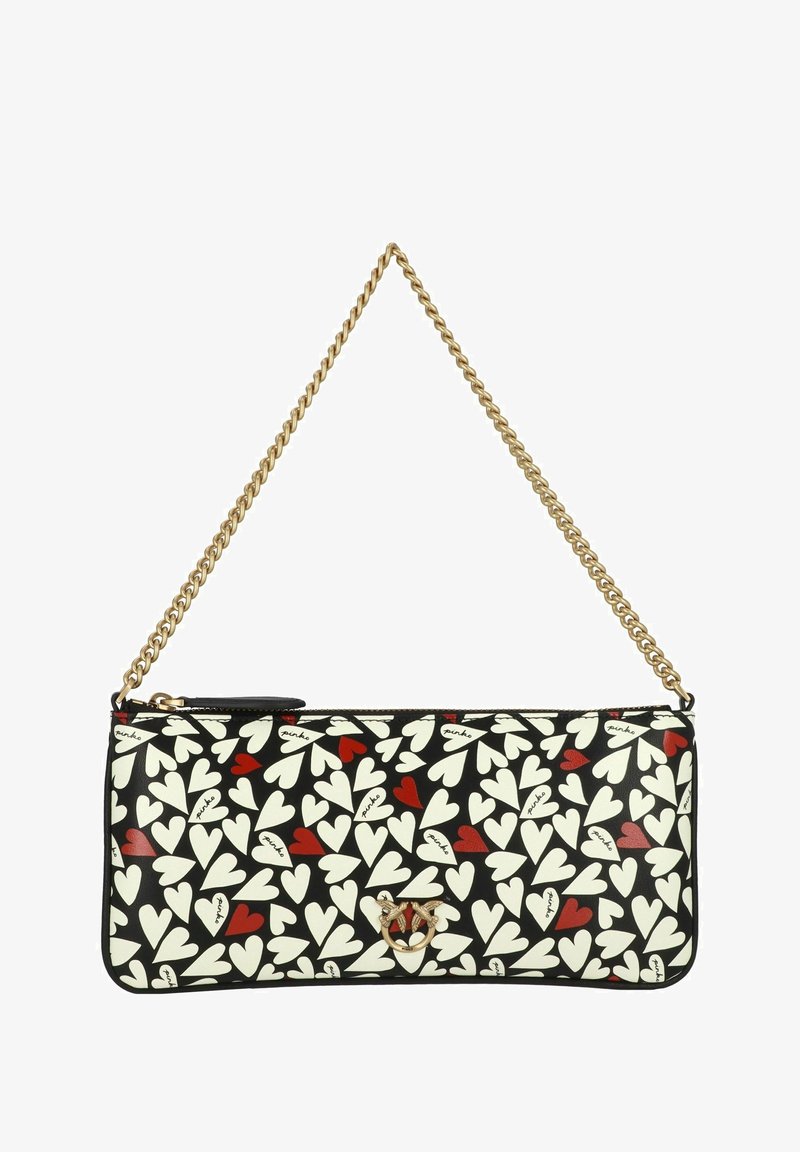 Sac à main rectangulaire noir avec motifs de cœurs blancs et rouges et bandoulière en chaîne dorée, avec un fermoir doré orné de détails décoratifs.