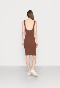 Even&Odd Vestido de malha - dark brown