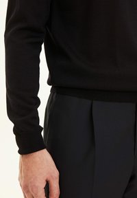 Oscar Jacobson MIGUEL ROUNDNECK - Stickad tröja - night blue