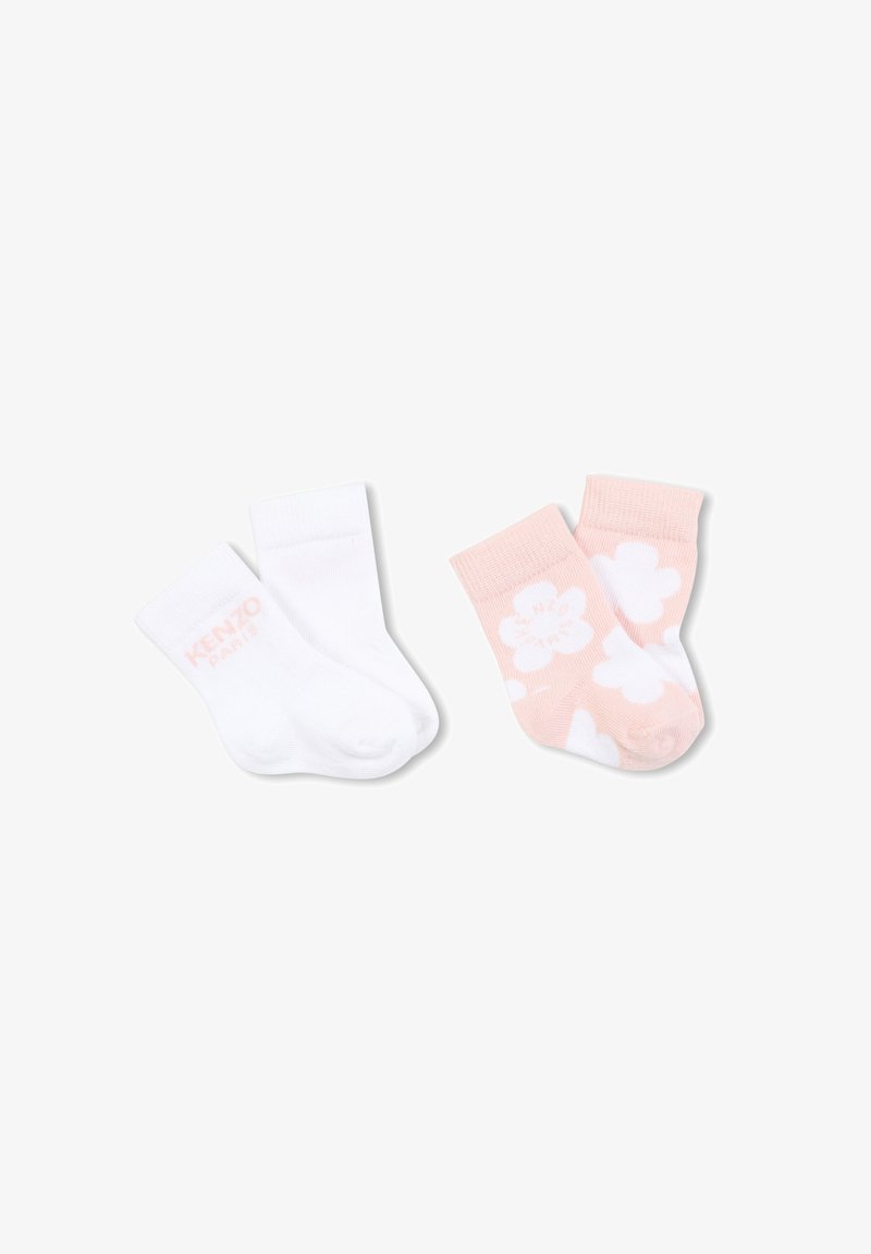 Set di due calzini per bambini: un paio bianco con il logo 'KENZO PARIS' e un paio rosa chiaro con motivo floreale bianco. Tessuto morbido in misto cotone.