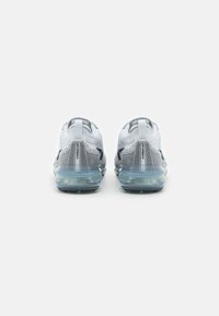 Nike Sportswear AIR VAPORMAX 2023 FLYKNIT - Tenisky - pure platinum/white/anthracite