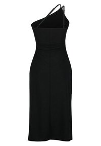 Robe noire asymétrique à une épaule, en tissu doux, coupe ajustée avec taille cintrée, ourlet droit et bretelles réglables pour un ajustement personnalisé.