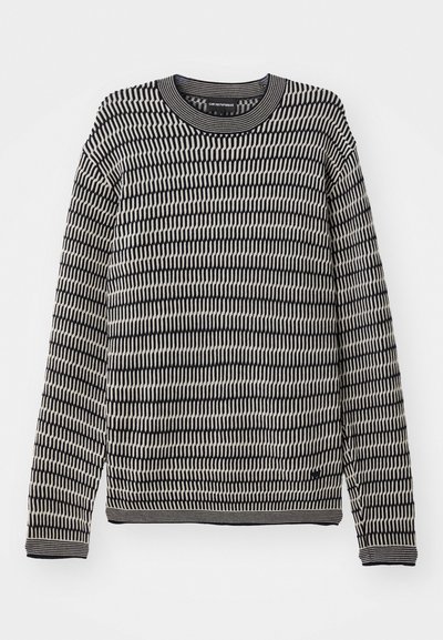 Sweater em malha com padrão preto e bege, de mangas longas e decote redondo, apresentando um design texturizado de linhas verticais.