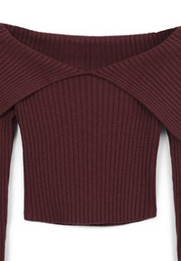 Burgunderfarbener, gerippter Strickpullover mit schulterfreiem Design, breitem Kragen, vertikaler Struktur und cropped Länge.