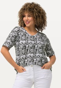 Ulla Popken CORAL REEF SHORT SLEEVE V-NECK  - Triko s potiskem - black