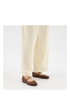 Wojas Ballerine con cinturino - brązowy