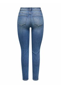 Jean skinny en denim à teinte moyenne, avec un design ajusté, taille mi-haute et deux poches arrière avec des détails de couture.