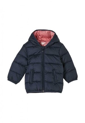 Königsblauer Pufferjacke mit einer pinken Innenauskleidung, ausgestattet mit Kapuze, Frontreißverschluss und zwei Seitentaschen. Strukturiertes, quadratisches Design.