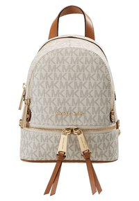 Zaino Michael Kors con tela beige a motivo logo, hardware dorato, zip principale e dettagli in pelle marrone. Spallacci regolabili.