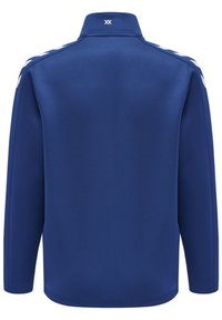 Niebieska kurtka sportowa z wysokim kołnierzem, długimi rękawami i białymi akcentami na ramionach. Wykonana z gładkiego, lekkiego materiału.