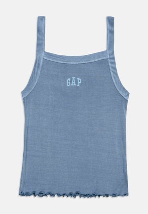 Blå ribbestrikket tanktop med tynne stropper, "GAP"-logo på brystet og volangdetalj nederst.