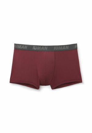 Mørkerøde herre boxershorts med en mørkegrå elastisk linning med gentagne "IUMAN" tekst.